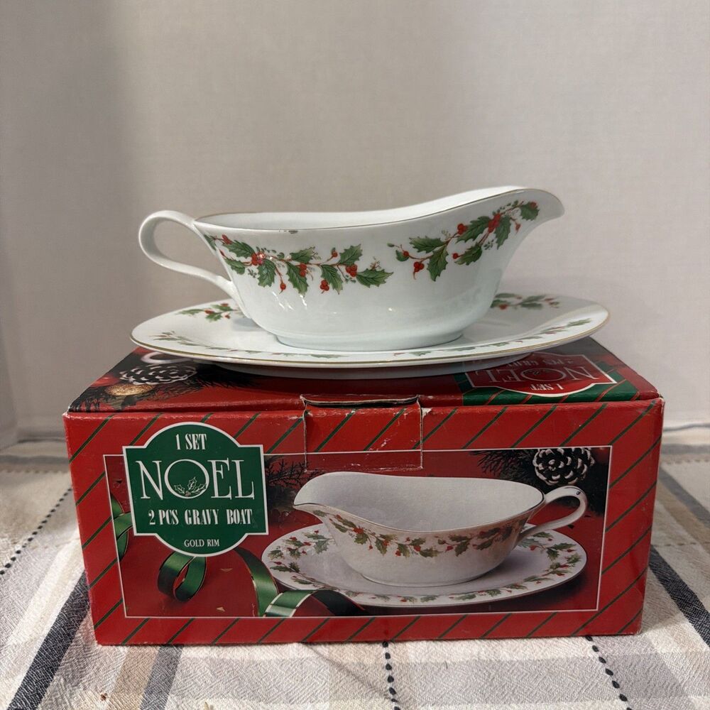 VintageChina Pearl Gravy Boat. Holly And Berry Pattern With Gold Trim.